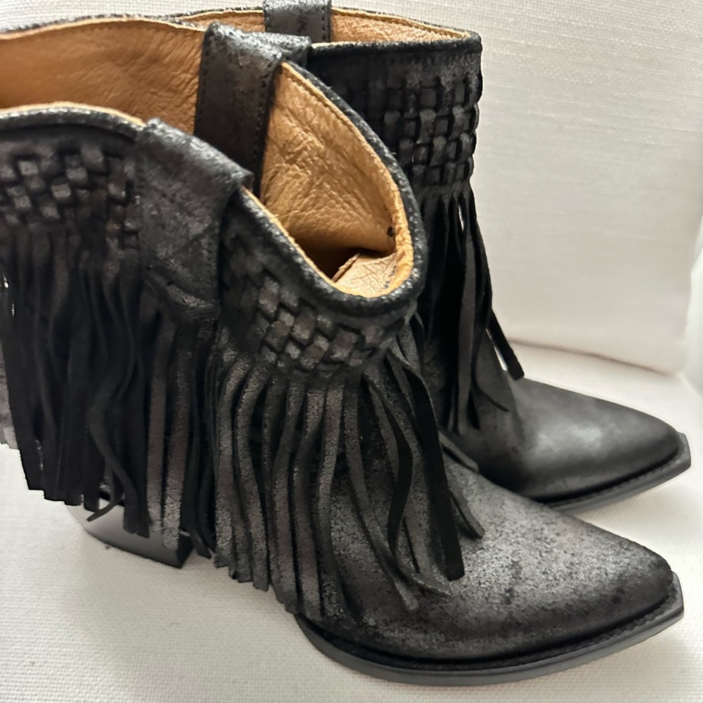 Frye Metallic Black Fringed Ankle Boots size 9 - Picture 4 of 7